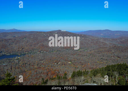 Vue panoramique du sommet de l'épique de Grandfather Mountain, un parc d'État de Caroline du Nord. Banque D'Images