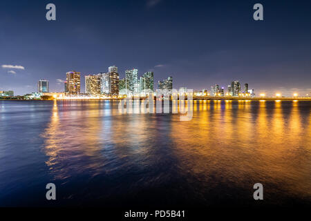 La ville de Miami et le MacArthur Causeway Banque D'Images