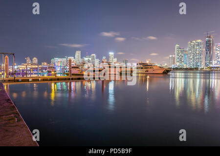 La ville de Miami et le MacArthur Causeway Banque D'Images