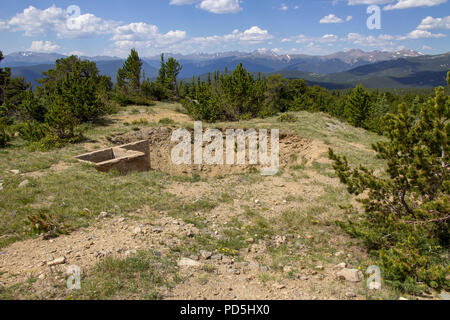 L'exploration de la colline dans la Jeep Yankee Banque D'Images