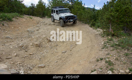 L'exploration de la colline dans la Jeep Yankee Banque D'Images