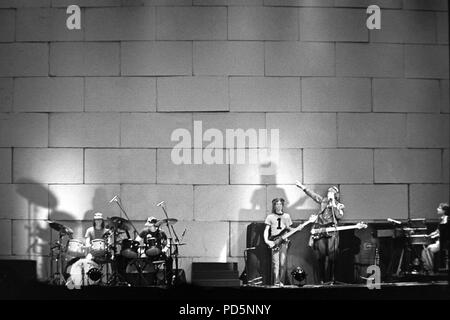 Dortmund, Allemagne, 20ème. 10 févr. 1981 - groupe de rock psychédélique britannique Pink Floyd effectuant le mur concert au Westfalenhalle à Dortmund/Allemagne (digital image à partir d'un b/w-film-négatif) Banque D'Images