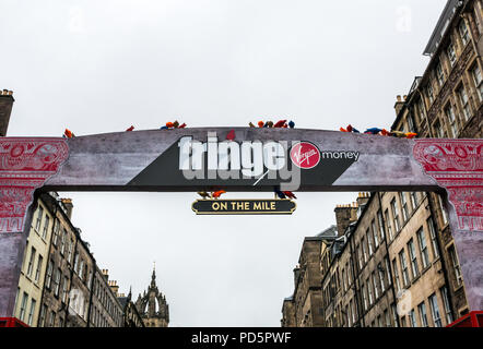 Entrée au lieu de 10 Fringe, Virgin Money a parrainé le lieu en plein air sur le Mile, Royal Mile, Édimbourg, Écosse, Royaume-Uni Banque D'Images