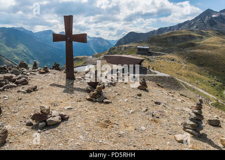 Timmelsjoch passage alpin près de Sölden Ötztal montagnes du Tyrol autrichien montrant la frontière avec l'Italie et le Sud Tyrol Banque D'Images