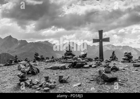 Timmelsjoch passage alpin près de Sölden Ötztal montagnes du Tyrol autrichien montrant la frontière avec l'Italie et le Sud Tyrol Banque D'Images