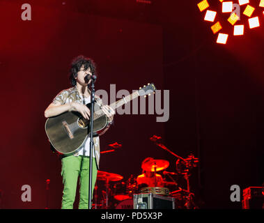 KIEV, UKRAINE - le 05 juillet 2018 : Laura Pergolizzi, un chanteur et auteur-compositeur qui exécute sous le nom de scène de LP, live à l'Atlas Fes Week-end Banque D'Images