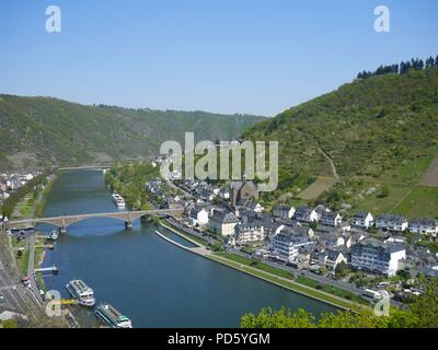 La Moselle et la ville de Cochem du château de Cochem, Allemagne Banque D'Images