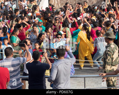 Frontière Wagah-Attari cérémonie. Frontière entre l'Inde et le Pakistan à propos de 29 km d'Amritsar et 22 de Lahore, Juin 2018 Banque D'Images