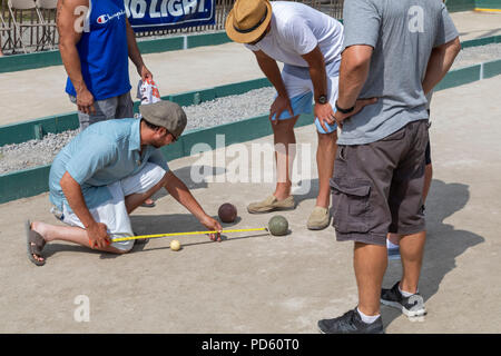 Dearborn, Michigan - hommes italo-américain jouer dans un tournoi de pétanque au cours du festival annuel de Dearborn. Banque D'Images