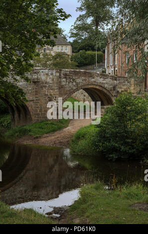 Le pont Canongate a mené les gens à travers le Jed l'eau en Jedburgh depuis le xvie siècle. Banque D'Images