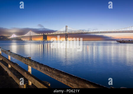 Le Pont de la baie à l'aube Banque D'Images
