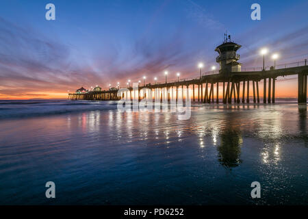 Huntington Beach Pier at Sunset Banque D'Images