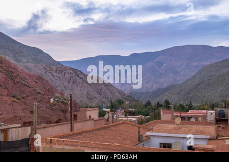 Ville au coucher du soleil - Purmamarca Purmamarca, Jujuy, Argentine Banque D'Images