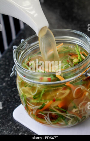 Soupe de bouillon de nouilles chinoises Banque D'Images