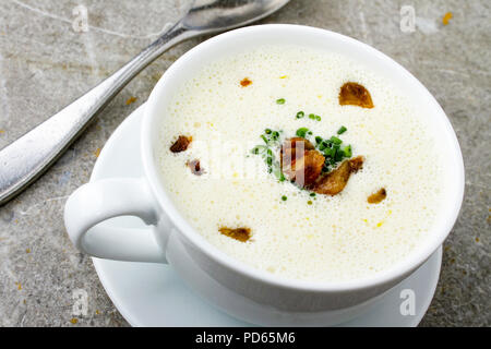 Soupe de céleri-rave et couliflower Banque D'Images