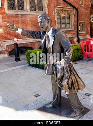 Vue rapprochée d'une sculpture en bronze coulé en 1983, par J. Seward Johnson Jr, appelé Taxi Banque D'Images