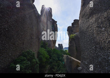 Les Météores est une formation rocheuse en Grèce centrale accueillera l'une des plus grandes et des plus complexes de l'est construit de façon abrupte monastères orthodoxes. Banque D'Images