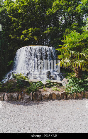 DUBLIN, IRLANDE - août 4th, 2018 : vue de la chute d'Iveagh Gardens' dans le centre-ville de Dublin tourné en plein été Banque D'Images