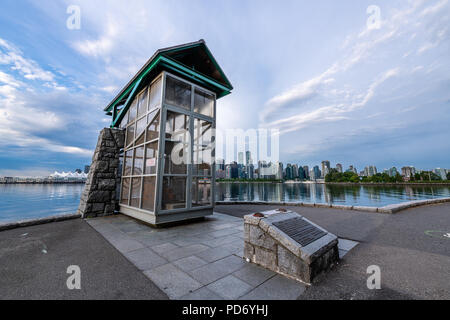 Promenade matinale le long du chemin de Stanley Park Seawall Banque D'Images