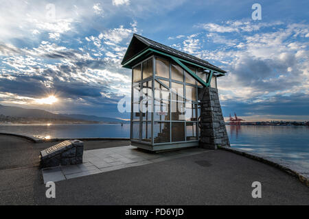 Promenade matinale le long du chemin de Stanley Park Seawall Banque D'Images