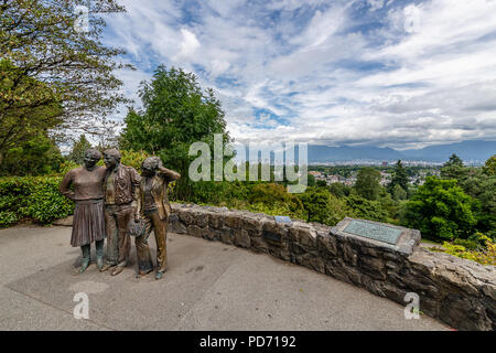 Vue sur les montagnes côtières et à Vancouver à partir de l'affût du Queen Victoria Park. Banque D'Images