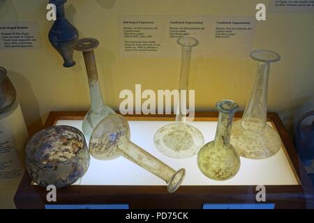 Récipients de verre romain antique de Chypre, 1re, 3e siècles Banque D'Images