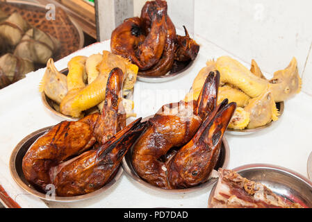Tête de poulet et de canard dans la rue à Hong Kong. Banque D'Images