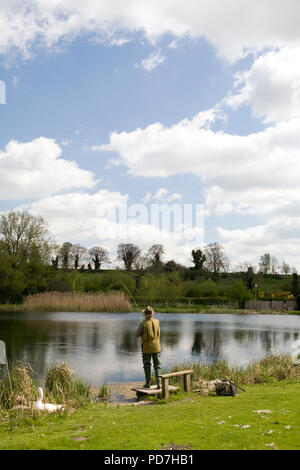 Chalke stream la pêche à la mouche de la truite sauvage et l'ombre Banque D'Images