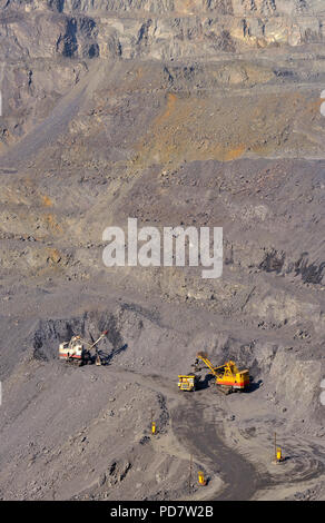 Panorama vertical mine à ciel ouvert de minerai de fer Banque D'Images