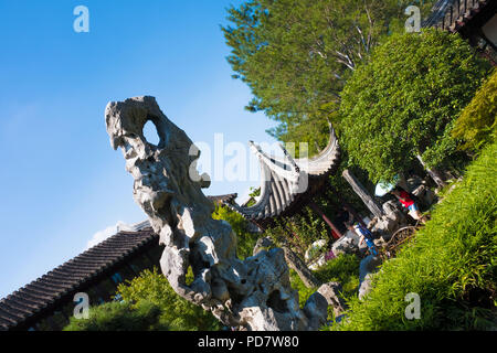 Le Cloud-Capped, pointe Pierre Taihu dans le jardin persistant, Suzhou Banque D'Images