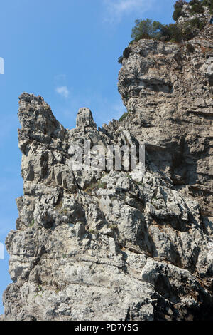 Un rocher émergeant de l'île de Capri Banque D'Images