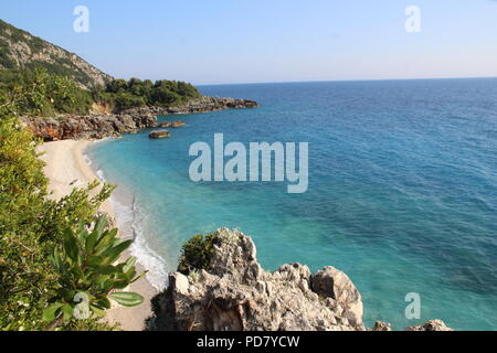 Switzerland Beach est un village dans le sud de l'Albanie dans l'Bashkia Himara. Sur le long de la plage a développé un village touristique. Banque D'Images