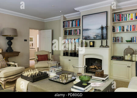 Ottoman sur mesure à partir de Cassia Bardoe dans Design d'intérieur élégant salon Banque D'Images