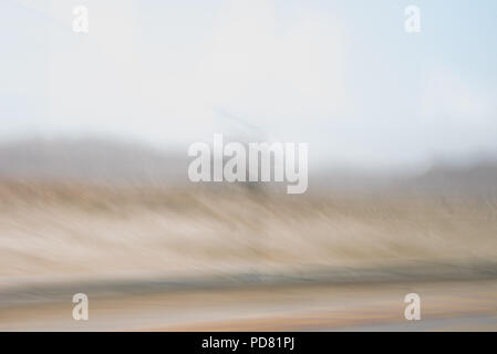 Impression abstraite du désert du Néguev de Cisjordanie Palestine floue montrant les dunes mobiles, vent. Une impression d'une tempête et les vagues Banque D'Images