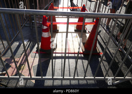 HOLLYWOOD, CA - 6 août : une vue générale de l'atmosphère de l'étoile de Donald Trump sur Hollywood Walk of Fame le 6 août 2018 à Hollywood, Californie. Photo de Barry King/Alamy Live News Banque D'Images