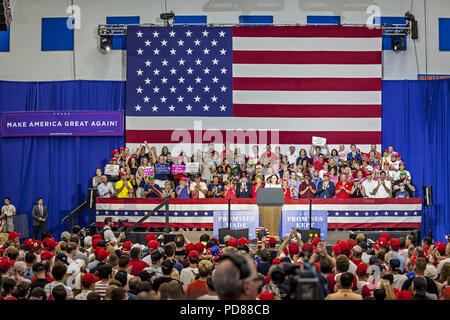 Lewis Center, Ohio, USA. 4 Août, 2018. Le 'Make Nord Grand Rassemblement des plus photographié Samedi, Août 4, 2018 à l'école secondaire Orange Olentangy juste à l'extérieur de Columbus, Ohio. Le président Donald J. Trump a visité le centre de l'Ohio pour faire campagne pour le sénateur de l'état de l'Ohio Troy Balderson. Credit : James D. DeCamp/ZUMA/Alamy Fil Live News Banque D'Images