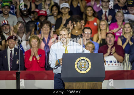 Lewis Center, Ohio, USA. 4 Août, 2018. Le membre du Congrès Jim Jordan (R-Ohio) prend la parole à l''Make Nord Grand Rassemblement des plus photographié Samedi, Août 4, 2018 à l'école secondaire Orange Olentangy juste à l'extérieur de Columbus, Ohio. Le président Donald J. Trump a visité le centre de l'Ohio pour faire campagne pour le sénateur de l'état de l'Ohio Troy Balderson. Credit : James D. DeCamp/ZUMA/Alamy Fil Live News Banque D'Images