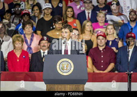 Lewis Center, Ohio, USA. 4 Août, 2018. BALDERSON TROY fait quelques remarques à l'créer Nord Grand Rassemblement des plus photographié Samedi, Août 4, 2018 à l'école secondaire Orange Olentangy juste à l'extérieur de Columbus, Ohio. Le président Donald J. Trump a visité le centre de l'Ohio pour faire campagne pour le sénateur de l'état de l'Ohio Troy Balderson. Credit : James D. DeCamp/ZUMA/Alamy Fil Live News Banque D'Images