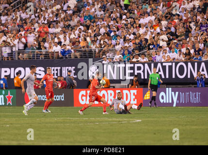 East Rutherford, NJ - 7 août 2018 : CITP (22) des contrôles du Real Madrid au cours de ball jeu de la CPI contre les Roms au stade MetLife Real a gagné 2 - 1 Crédit : lev radin/Alamy Live News Banque D'Images