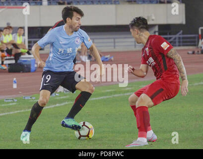 Dalian, Dalian, Chine. 8e août 2018. Dalian, Chine-Dalian Yifang Shanghai Shanggang l'équipe bat l'équipe de l'Association de football chinoise Super League 2018 à Dalian, Liaoning Province du nord-est de la Chine. Crédit : SIPA Asie/ZUMA/Alamy Fil Live News Banque D'Images