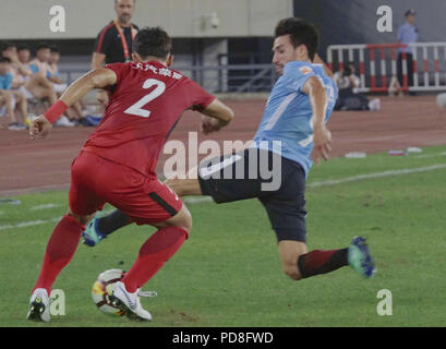 Dalian, Dalian, Chine. 8e août 2018. Dalian, Chine-Dalian Yifang Shanghai Shanggang l'équipe bat l'équipe de l'Association de football chinoise Super League 2018 à Dalian, Liaoning Province du nord-est de la Chine. Crédit : SIPA Asie/ZUMA/Alamy Fil Live News Banque D'Images