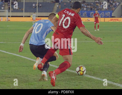 Dalian, Dalian, Chine. 8e août 2018. Dalian, Chine-Dalian Yifang Shanghai Shanggang l'équipe bat l'équipe de l'Association de football chinoise Super League 2018 à Dalian, Liaoning Province du nord-est de la Chine. Crédit : SIPA Asie/ZUMA/Alamy Fil Live News Banque D'Images