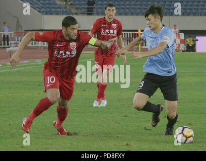 Dalian, Dalian, Chine. 8e août 2018. Dalian, Chine-Dalian Yifang Shanghai Shanggang l'équipe bat l'équipe de l'Association de football chinoise Super League 2018 à Dalian, Liaoning Province du nord-est de la Chine. Crédit : SIPA Asie/ZUMA/Alamy Fil Live News Banque D'Images