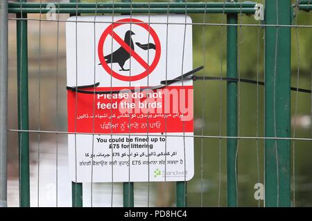 Veuillez ne pas nourrir les oiseaux sign UK Banque D'Images