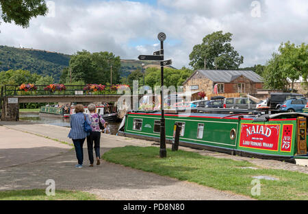 Le bassin du canal de Llangollen, Trevor, Denbighshire, Nord du Pays de Galles, Royaume-Uni. Vacances à flot Banque D'Images