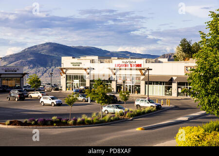 Lumière du soir sur un centre commercial à Kamloops, British Columbia, Canada Banque D'Images