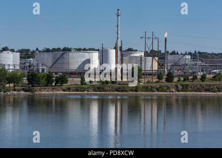 Calumet Montana Refining sur la rivière Missouri à Great Falls, Montana, USA Banque D'Images