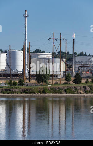 Calumet Montana Refining sur la rivière Missouri à Great Falls, Montana, USA Banque D'Images