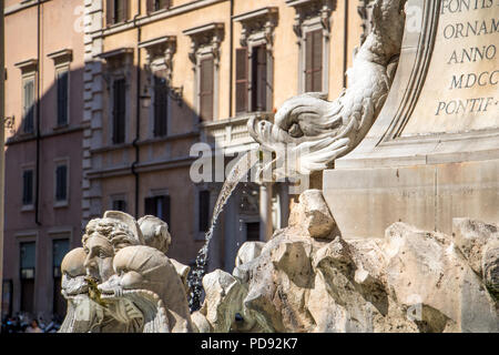 Fontaine de la Piazza della Rotonda, Rome, Italie, près du Panthéon Banque D'Images