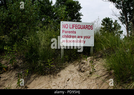 Panneau d'avertissement sur la plage non surveillée en devoir. Banque D'Images